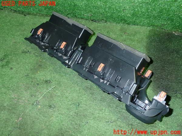 5UPJ-21967528]プリウス(ZVW60)エアコン吹き出し口3 (真中) 中古_m0002.jpg