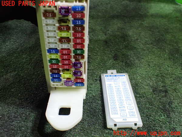 5UPJ-21976741]レクサス・RX450h(GYL15W)ヒューズボックス1 中古_m0003.jpg