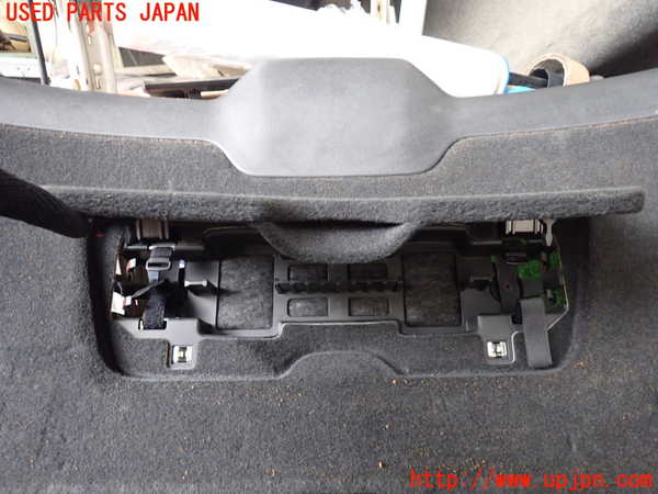 1UPJ-21981578]ポルシェ・カイエン S(92AM48)バックドア内張り 中古_m0002.jpg
