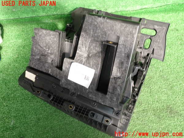 2UPJ-21997516]アウディ・TTS クーペ(FVCJXF)グローブボックス1 中古_m0002.jpg