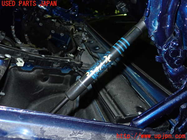 5UPJ-22011068]BMW 523d ツーリング(JM20 G31)ボンネットダンパー 中古_m0002.jpg