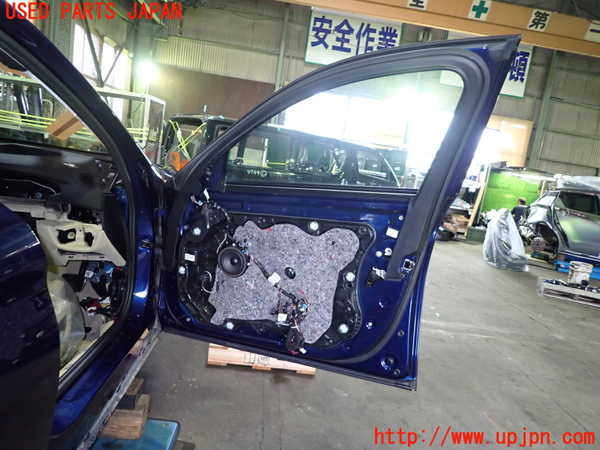 5UPJ-22011230]BMW 523d ツーリング(JM20 G31)右前ドア AGC M62 中古_m0004.jpg