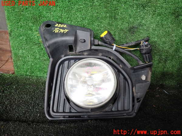 5UPJ-22021180]ハイエースバン200系(KDH206V)右フォグ 【ジャンク】_m0001.jpg