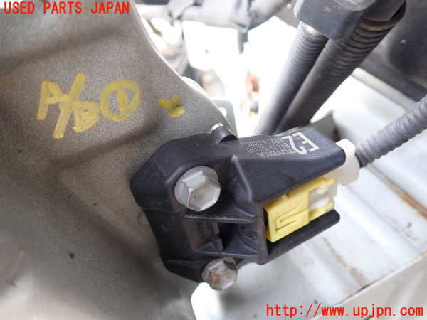 5UPJ-22026356]ハイエースバン200系(KDH206V)エアバッグセンサー1 中古_m0001.jpg