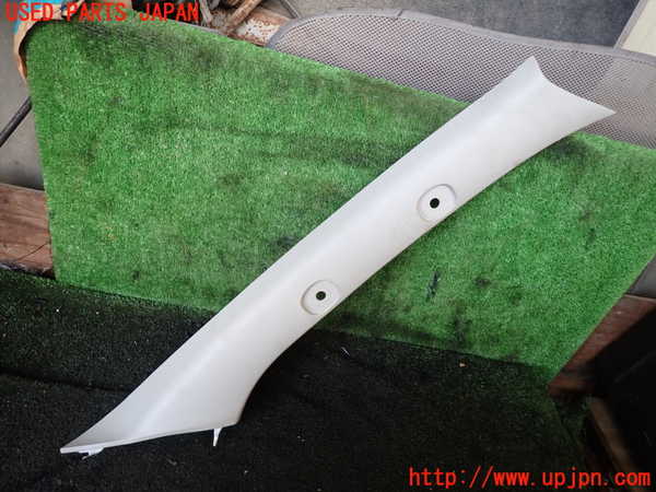 5UPJ-22027655]ハイエースバン200系(KDH206V)右フロントピラートリム 中古_m0001.jpg
