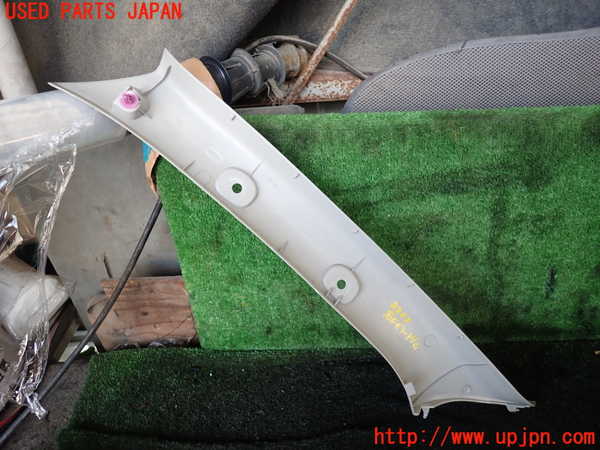 5UPJ-22027655]ハイエースバン200系(KDH206V)右フロントピラートリム 中古_m0003.jpg
