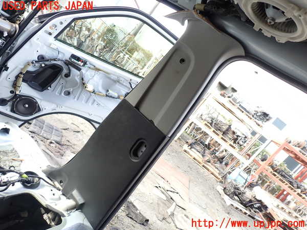 5UPJ-22027665]ハイエースバン200系(KDH206V)右センターピラートリム 中古_m0001.jpg