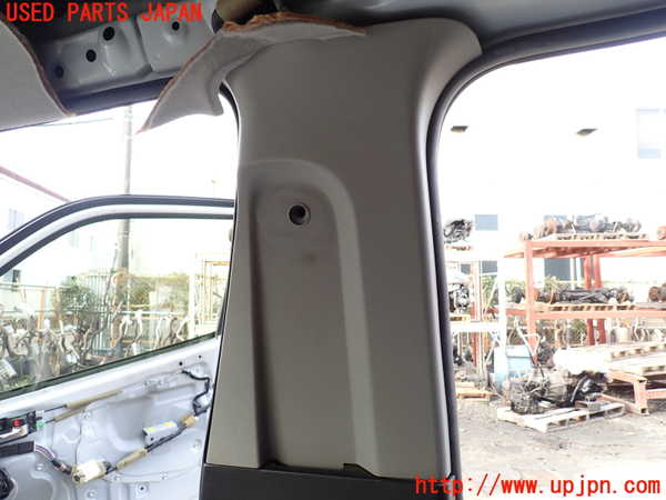 5UPJ-22027665]ハイエースバン200系(KDH206V)右センターピラートリム 中古_m0002.jpg