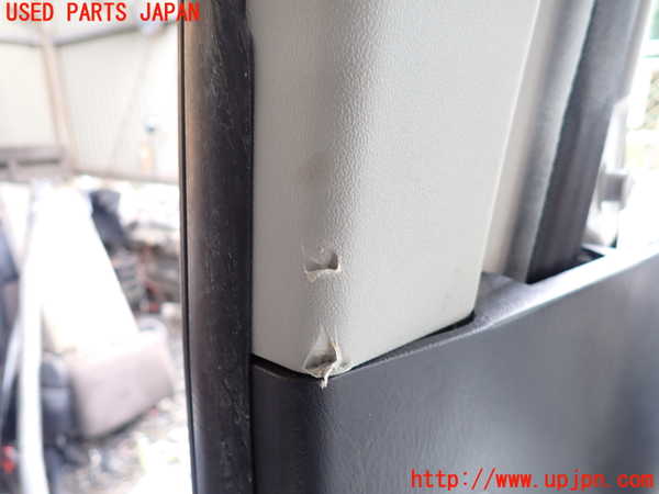 5UPJ-22027670]ハイエースバン200系(KDH206V)左センターピラートリム 中古_m0003.jpg