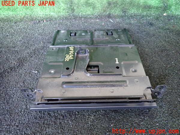 5UPJ-22027810]ハイエースバン200系(KDH206V)ドリンクホルダー 中古_m0001.jpg