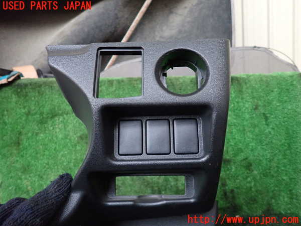 5UPJ-22027692]ハイエースバン200系(KDH206V)内装トリム類2 中古_m0002.jpg