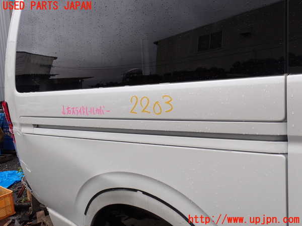 5UPJ-22031360]ハイエースバン200系(GDH206V)右スライドレールカバー 中古_m0001.jpg