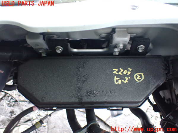5UPJ-22036742]ハイエースバン200系(GDH206V)ヒューズボックス2 中古_m0001.jpg