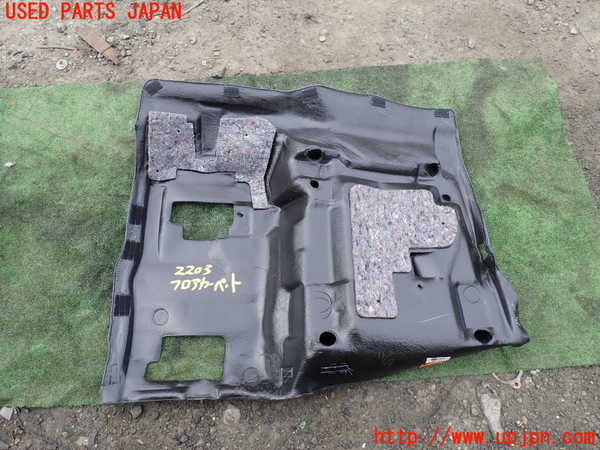 5UPJ-22037795]ハイエースバン200系(GDH206V)フロアーカーペット 中古_m0001.jpg