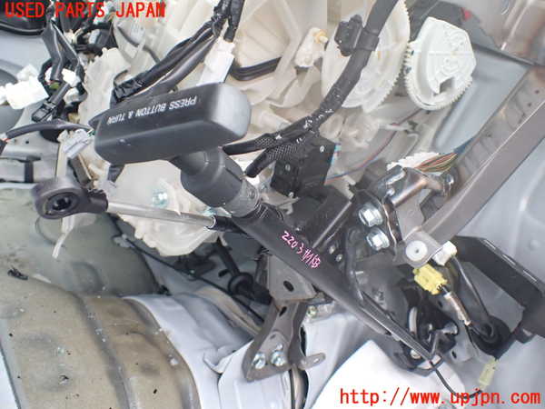 5UPJ-22037550]ハイエースバン200系(GDH206V)サイドブレーキレバー 中古_m0001.jpg