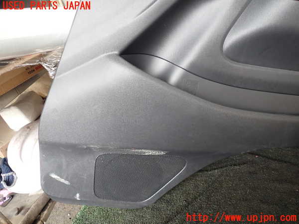 5UPJ-22031234]ハイエースバン200系(GDH206V)右前ドア内張り 中古_m0003.jpg