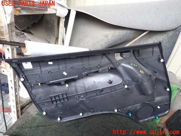 5UPJ-22031234]ハイエースバン200系(GDH206V)右前ドア内張り 中古_m0004.jpg