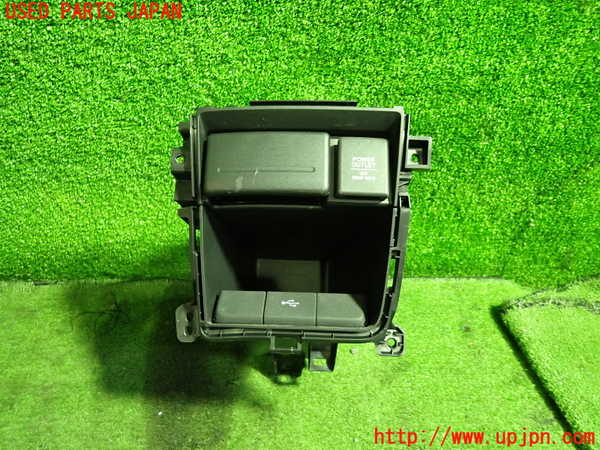 5UPJ-22047810]ステップワゴン スパーダ ハイブリッド(RP5)ドリンクホルダー 中古_m0001.jpg