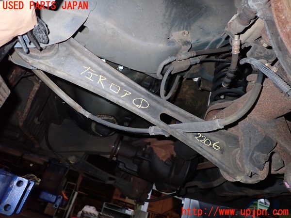 2UPJ-22065226]フォード・マスタング(05-14) V6 コンバーチブル(不明)左リアロアアーム1 【左ハンドル車】 中古_m0001.jpg