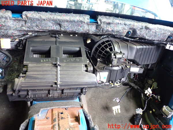 2UPJ-22066081]フォード・マスタング(05-14) V6 コンバーチブル(不明)エバポレーター1 【左ハンドル車】 中古_m0001.jpg