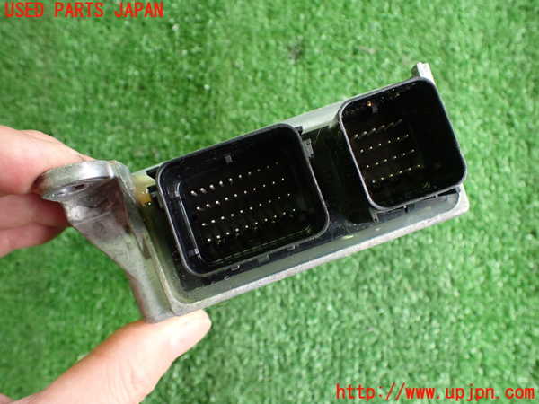 5UPJ-22066145]フォード・マスタング(05-14) V6 コンバーチブル(不明)エアバッグコンピューター 【展開済 ジャンク品】【左ハンドル】 中古_m0003.jpg