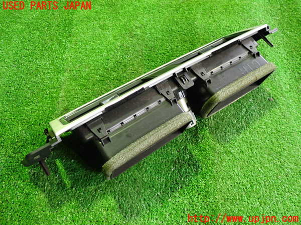 5UPJ-22067526]フォード・マスタング(05-14) V6 コンバーチブル(不明)エアコン吹き出し口1 (真中) 【左ハンドル車】 中古_m0004.jpg