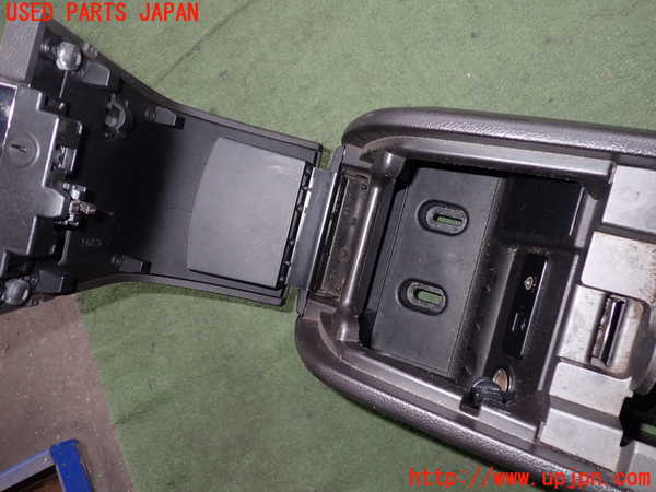 2UPJ-22067540]フォード・マスタング(05-14) V6 コンバーチブル(不明)センターコンソール 【左ハンドル車】 中古_m0003.jpg
