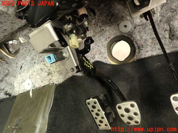 2UPJ-22077590]BRZ(86)(ZD8)クラッチペダル 中古_m0001.jpg