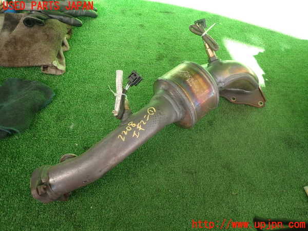 2UPJ-22082041]ベンツ E350 クーペ(207359)エキマニ1 (触媒 マニバーター) 中古 【C207】_m0001.jpg