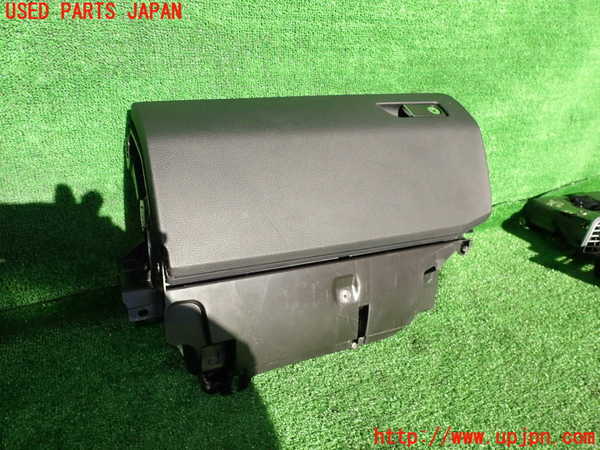 5UPJ-22087516]ベンツ E350 クーペ(207359)グローブボックス1 中古 【C207】_m0001.jpg