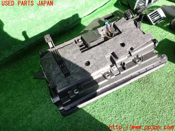 5UPJ-22087516]ベンツ E350 クーペ(207359)グローブボックス1 中古 【C207】_m0002.jpg