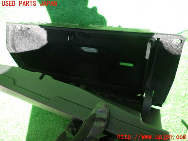 5UPJ-22087516]ベンツ E350 クーペ(207359)グローブボックス1 中古 【C207】_m0003.jpg