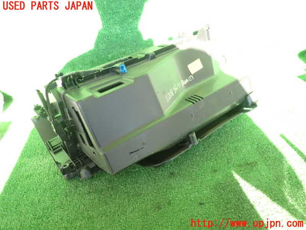5UPJ-22087516]ベンツ E350 クーペ(207359)グローブボックス1 中古 【C207】_m0004.jpg