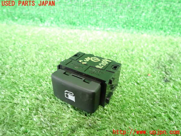 5UPJ-22096306]フェアレディZ(Z33)スイッチ1 (給油口) 中古_m0001.jpg