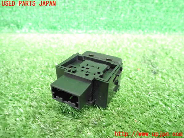 5UPJ-22096306]フェアレディZ(Z33)スイッチ1 (給油口) 中古_m0002.jpg