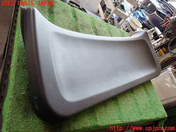 5UPJ-22101578]コルト ラリーアート バージョンR(Z27AG)バックドア内張り 中古_m0002.jpg