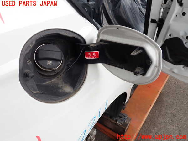 2UPJ-22111690]BMW 118i(1R15)フューエルリッド 中古 【F20】_m0002.jpg