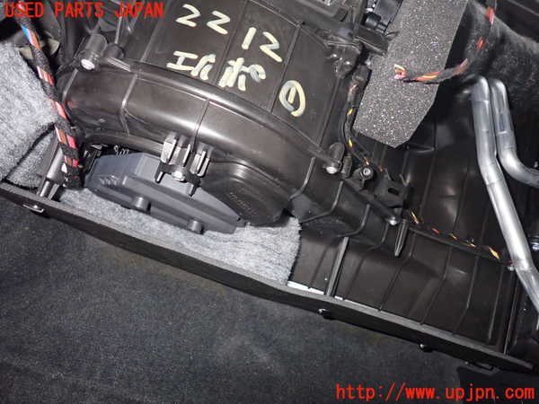 1UPJ-22126081]アウディ・A7 スポーツバック(4GCYPC)エバポレーター1 中古_m0003.jpg