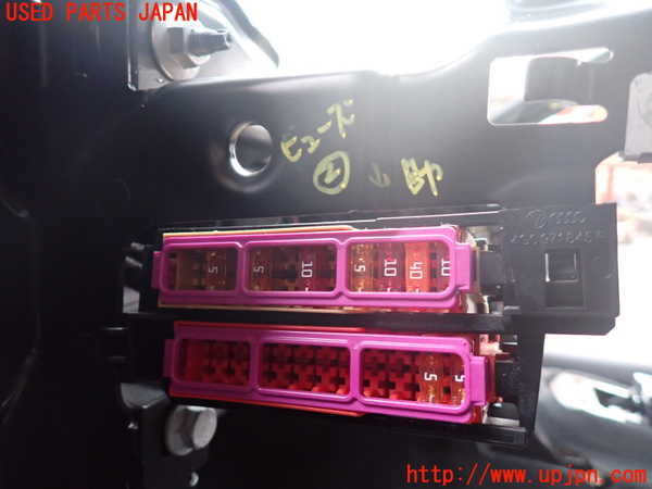1UPJ-22126742]アウディ・A7 スポーツバック(4GCYPC)ヒューズボックス2 中古_m0001.jpg