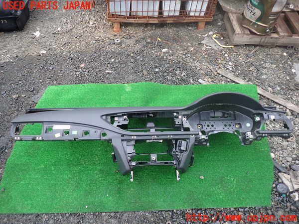 1UPJ-22127505]アウディ・A7 スポーツバック(4GCYPC)ダッシュボード 中古_m0001.jpg