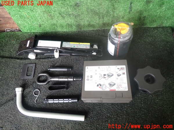 1UPJ-22127805]アウディ・A7 スポーツバック(4GCYPC)車載工具 中古_m0001.jpg