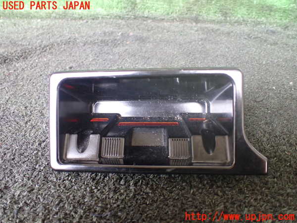 1UPJ-22127821]アウディ・A7 スポーツバック(4GCYPC)灰皿1 中古_m0001.jpg