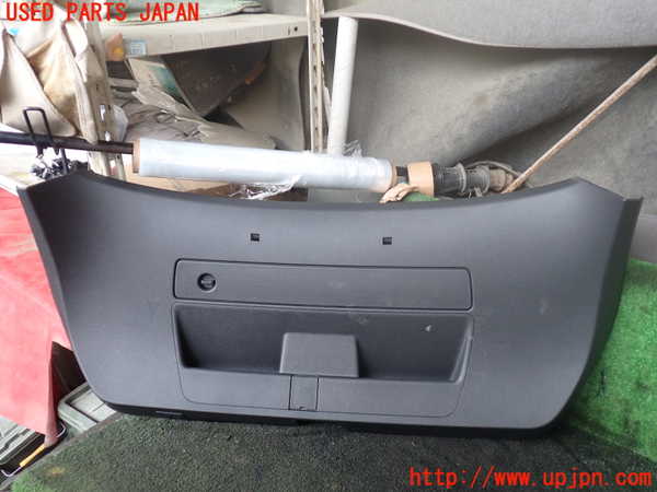 1UPJ-22121578]アウディ・A7 スポーツバック(4GCYPC)バックドア内張り 中古_m0001.jpg