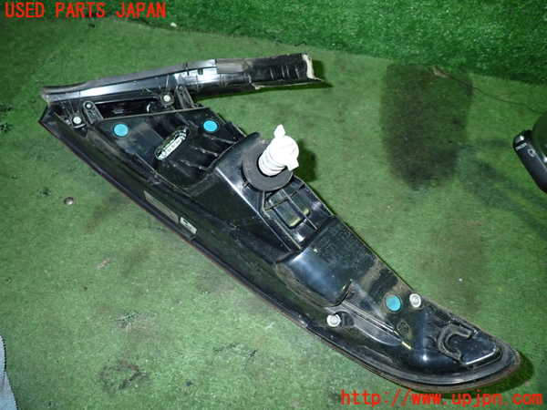 5UPJ-22141536]アルファロメオ・ジュリア(95220)左テールランプ 中古_m0004.jpg