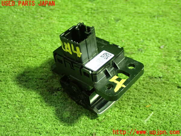 5UPJ-22146309]アルファロメオ・ジュリア(95220)スイッチ4 (パーキングブレーキ) 中古_m0002.jpg