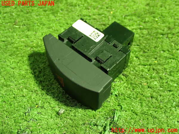 5UPJ-22146290]アルファロメオ・ジュリア(95220)ハザードスイッチ 中古_m0002.jpg