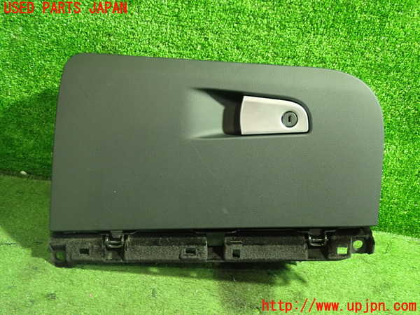 5UPJ-22147516]アルファロメオ・ジュリア(95220)グローブボックス1 中古_m0001.jpg