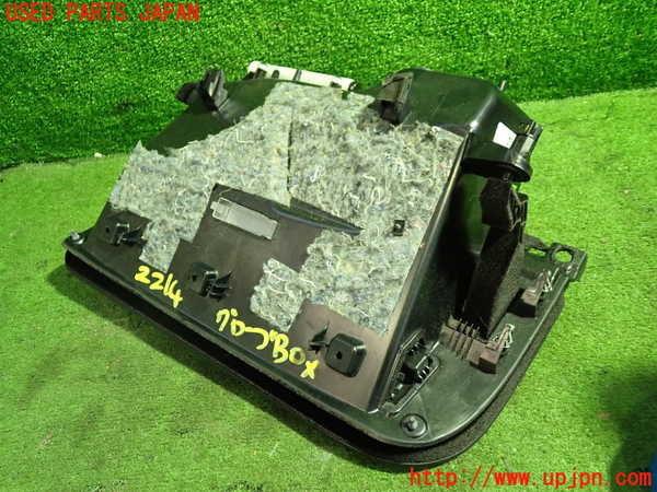 5UPJ-22147516]アルファロメオ・ジュリア(95220)グローブボックス1 中古_m0003.jpg