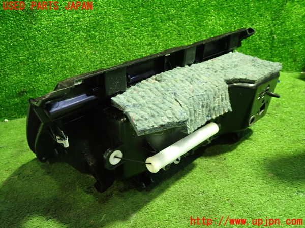 5UPJ-22147516]アルファロメオ・ジュリア(95220)グローブボックス1 中古_m0004.jpg