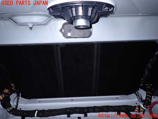 5UPJ-22147385]アルファロメオ・ジュリア(95220)リアシート 中古_m0005.jpg